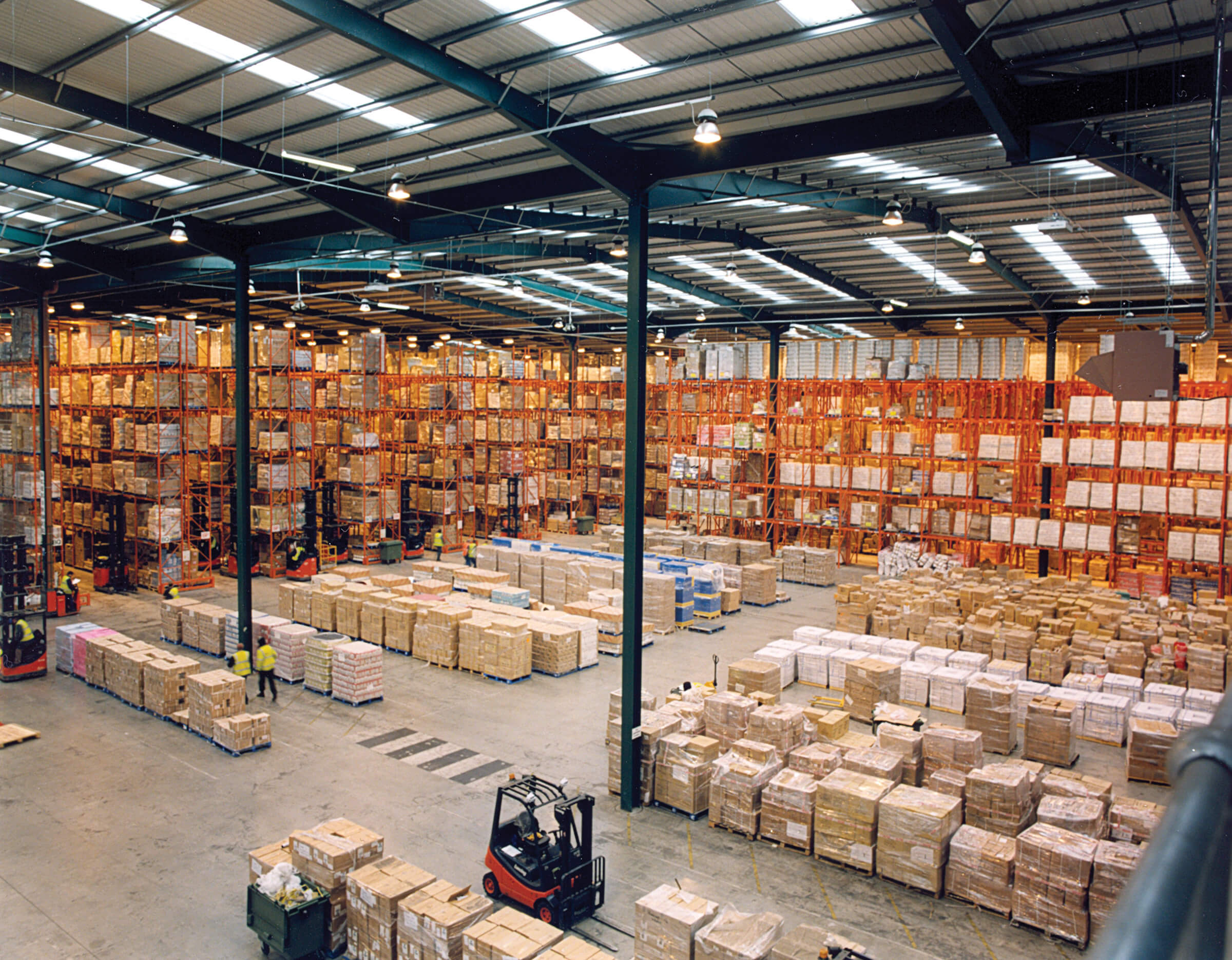 modern-warehouse-with-pallet-rack-storage-system